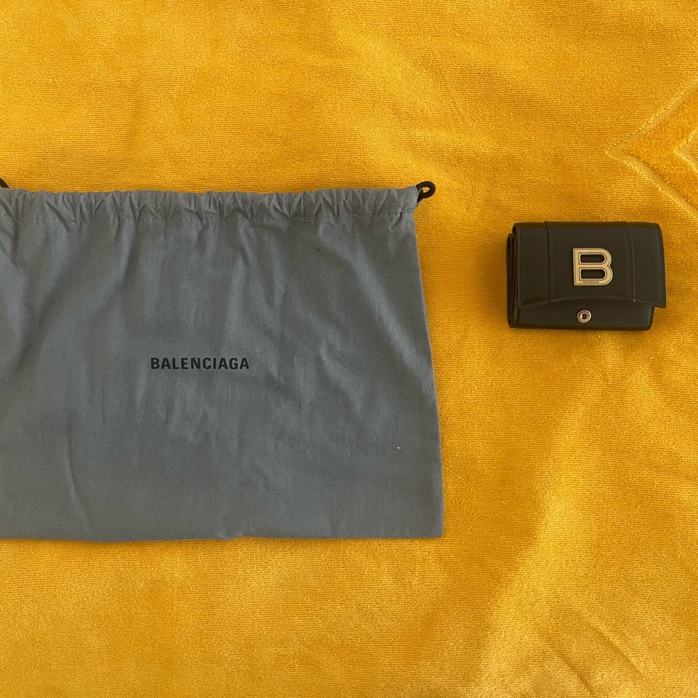 Balenciaga Black Trifold wallet Card Holder with Silver Logo B NEWWOTAGS